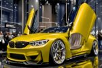 BMW M4 Coupé Amarillo: Deportivo de Alto Rendimiento con Diseño Elegante y Tecnología Avanzada en Exhibición Automotriz